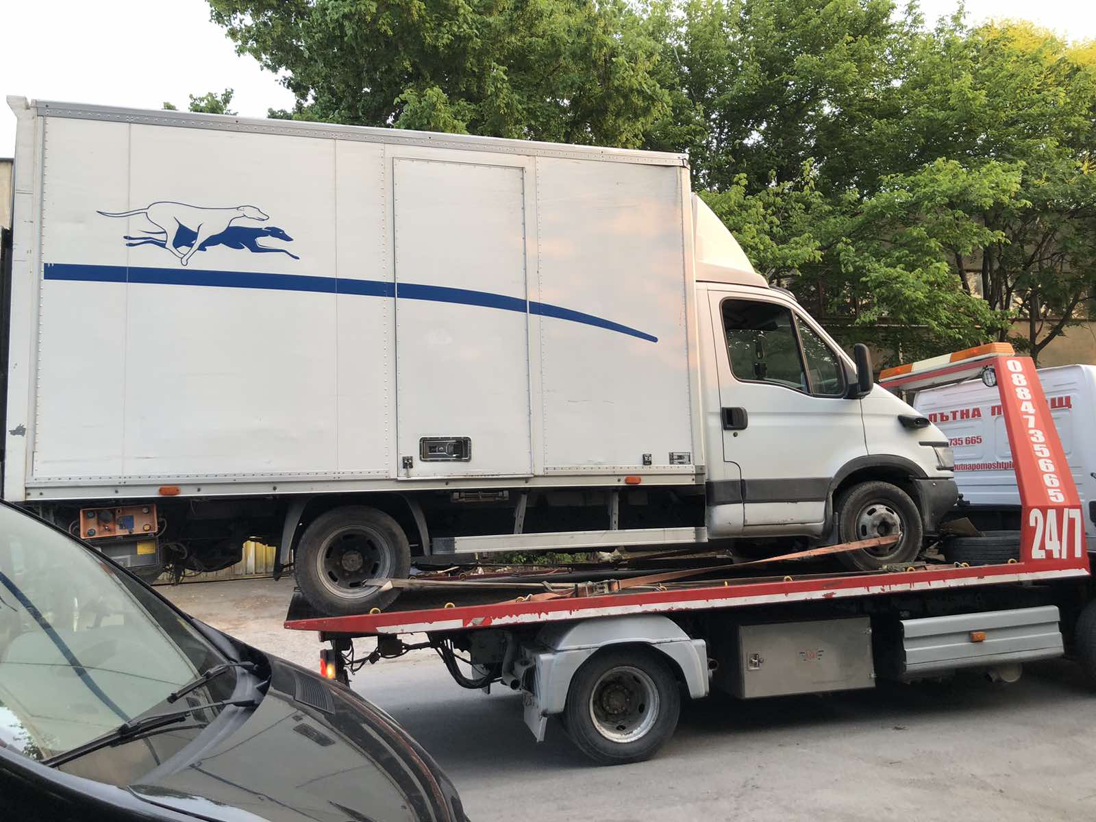 Превоз на товарен ван с автовоз - пътна помощ за търговски превозни средства