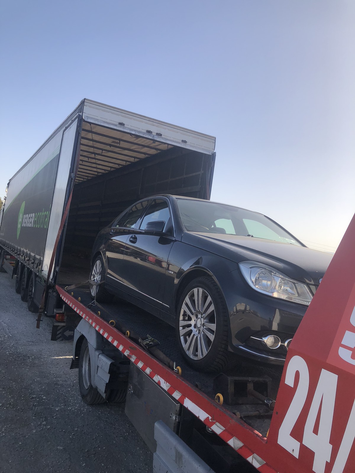 Превоз на луксозен седан с автовоз - пътна помощ за скъпи автомобили Пловдив