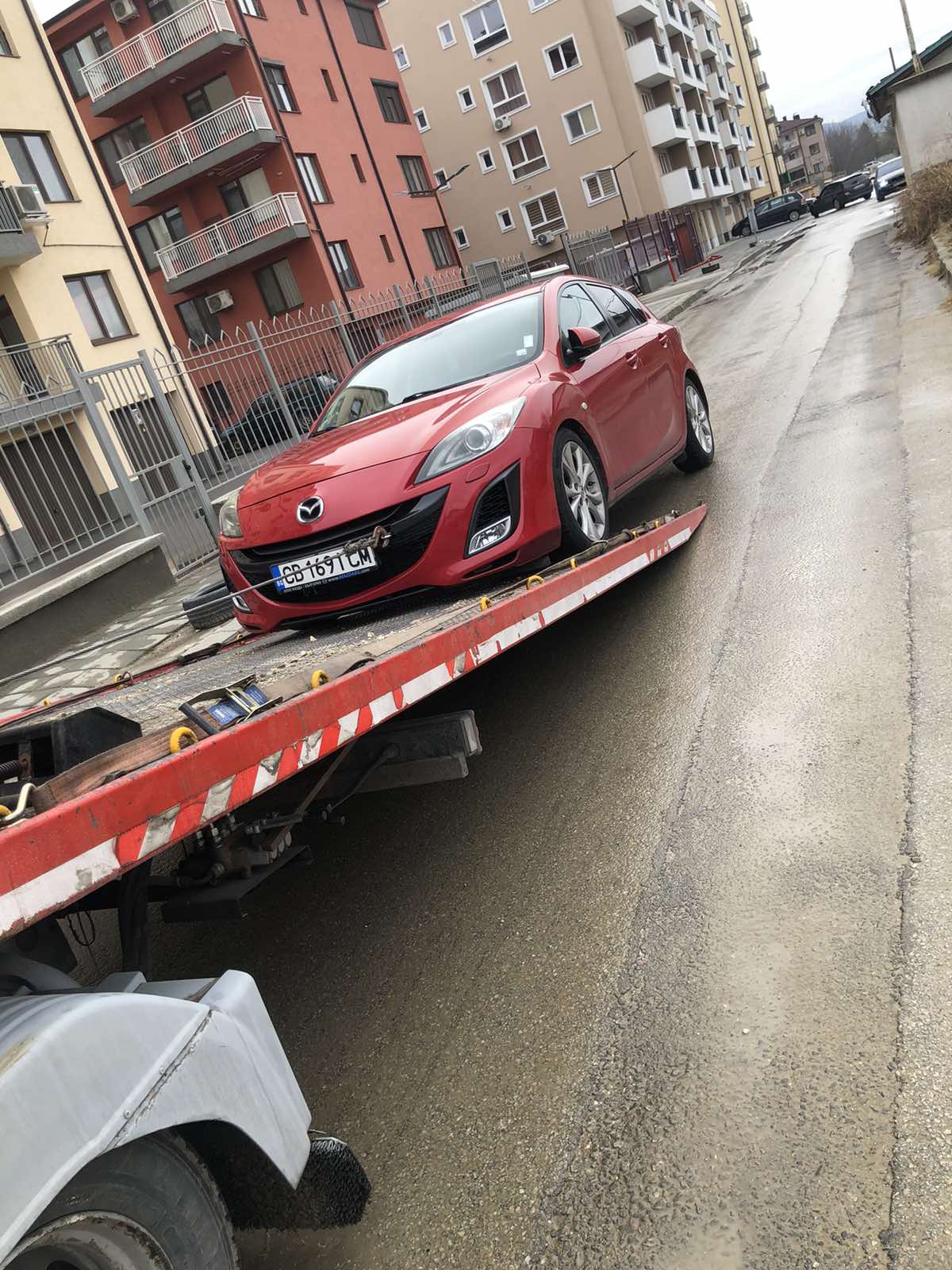 Превоз на Mazda автомобил в жилищен комплекс - пътна помощ в градски райони