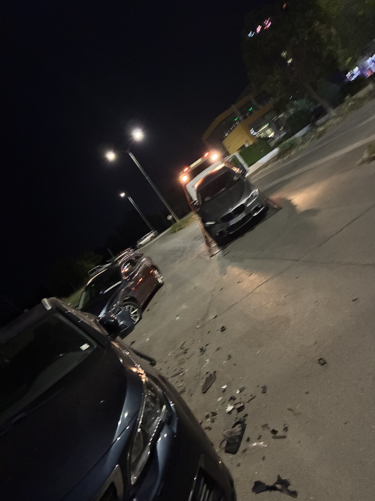 Спешна помощ при нощно ПТП - изтегляне на BMW след катастрофа в Пловдив